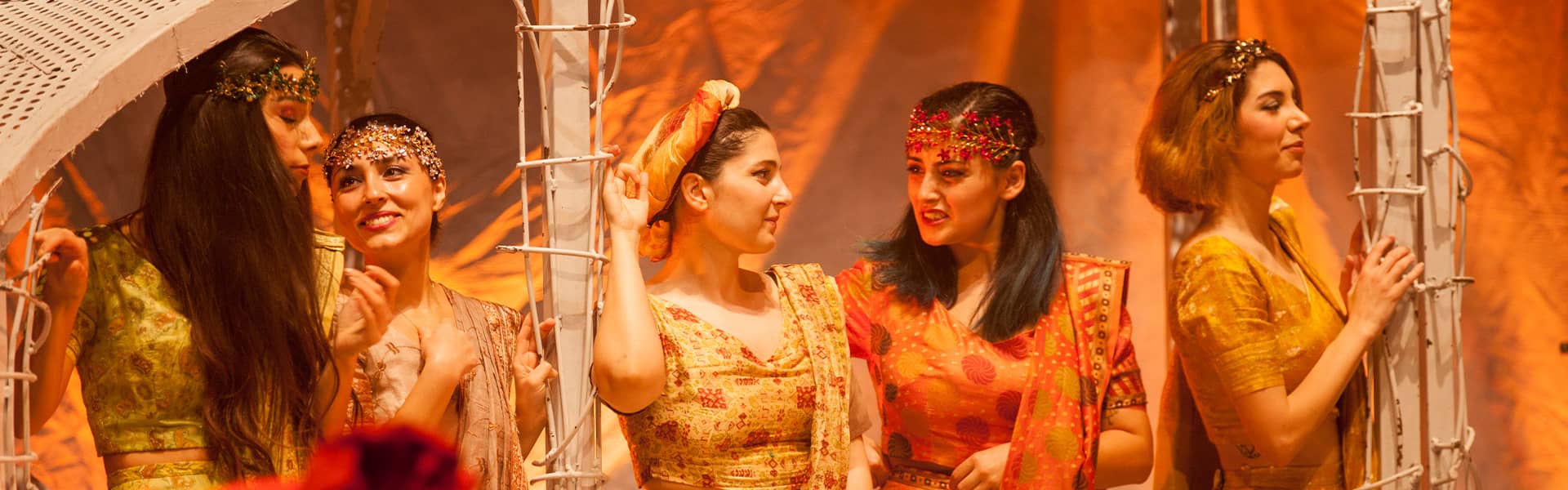 AKM - BÜYÜKLERE MASALLAR