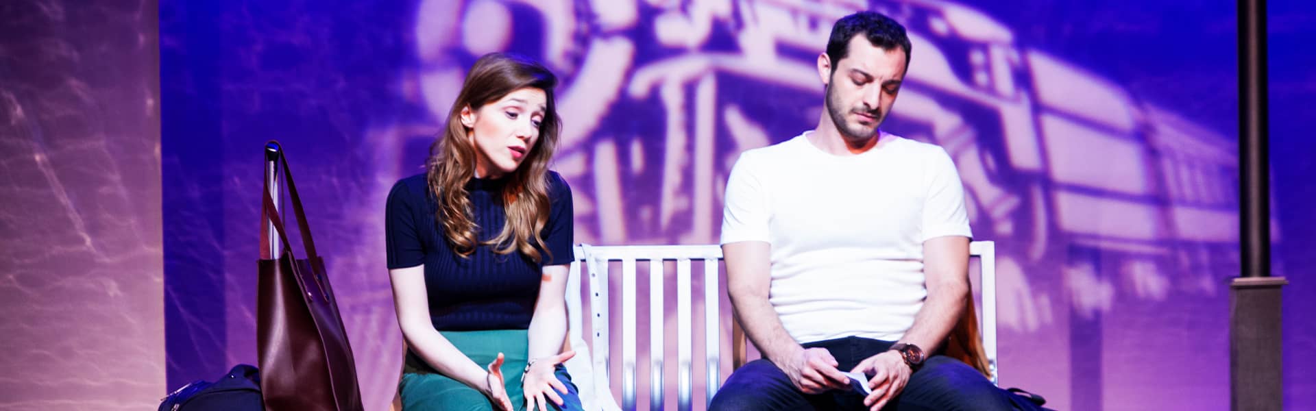 AKM - HER ŞEY YOLUNDAYMIŞ GİBİ