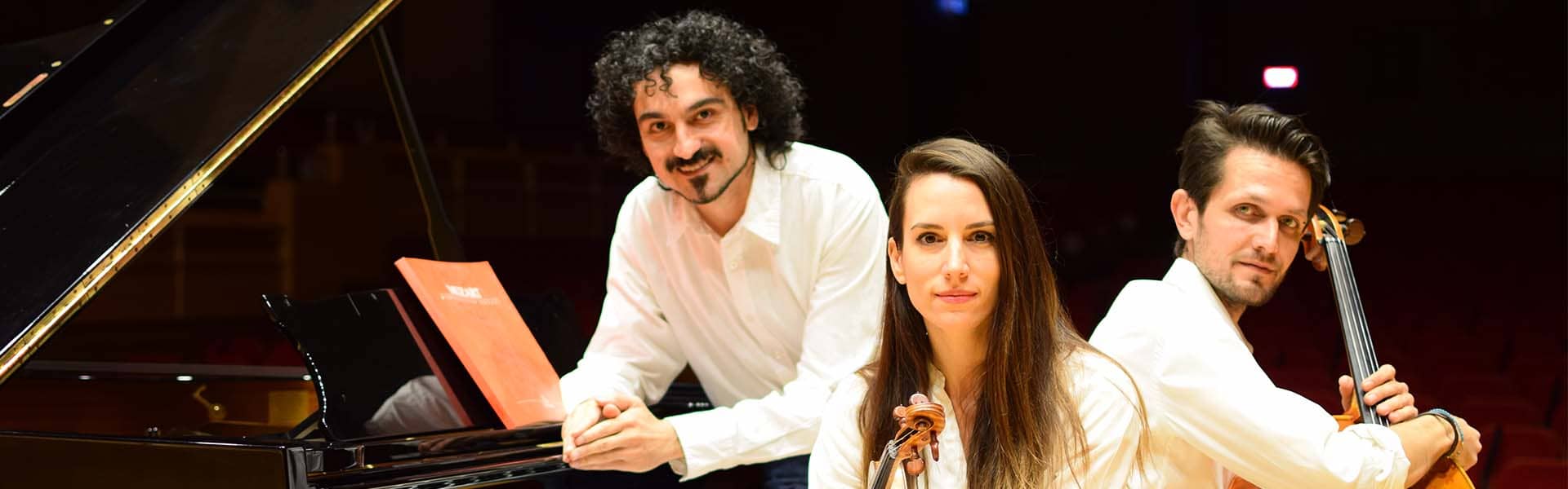 AKM - COFFEE CONCERTS